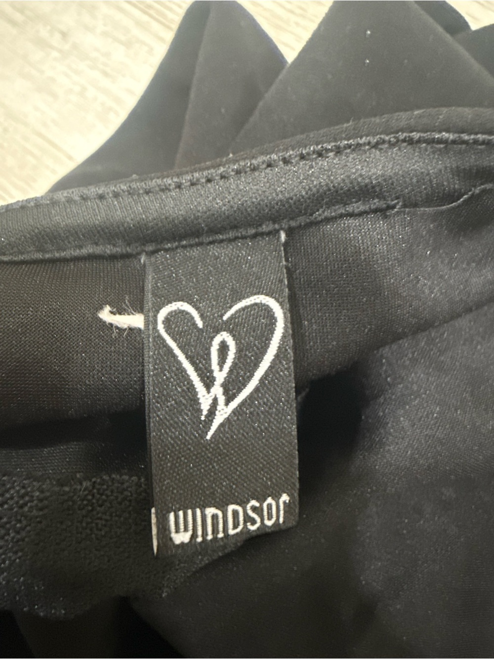 Windsor black midi skirt with zipper back - Picture 3 of 3